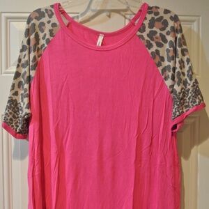 WOMENS 2XL CHEETAH AND PINK TSHIRT